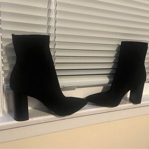Steve Madden Black Heeled Boots with Luxurious Texture